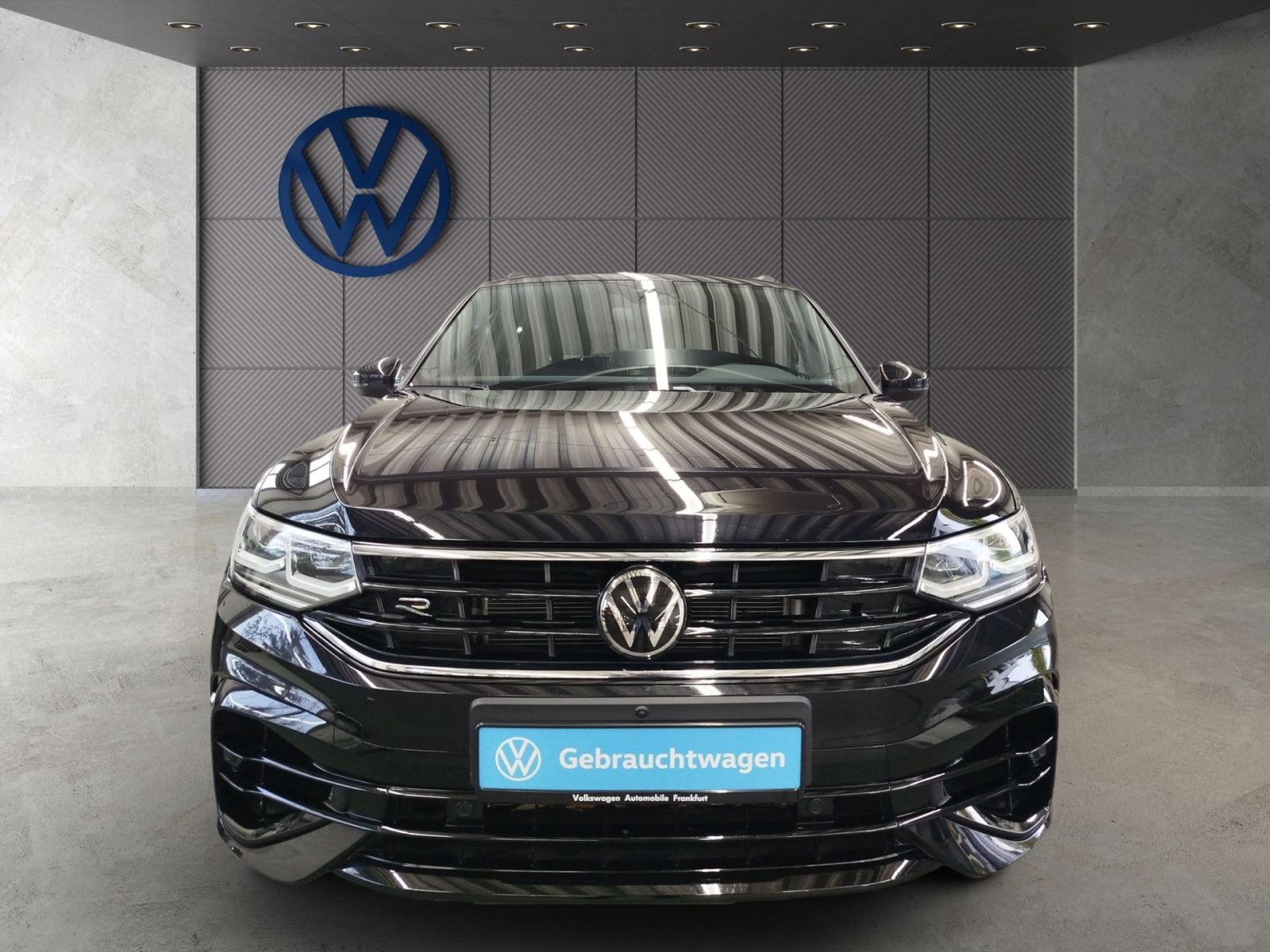 Volkswagen Tiguan 2023 г. Чёрный, пробег 21989 км