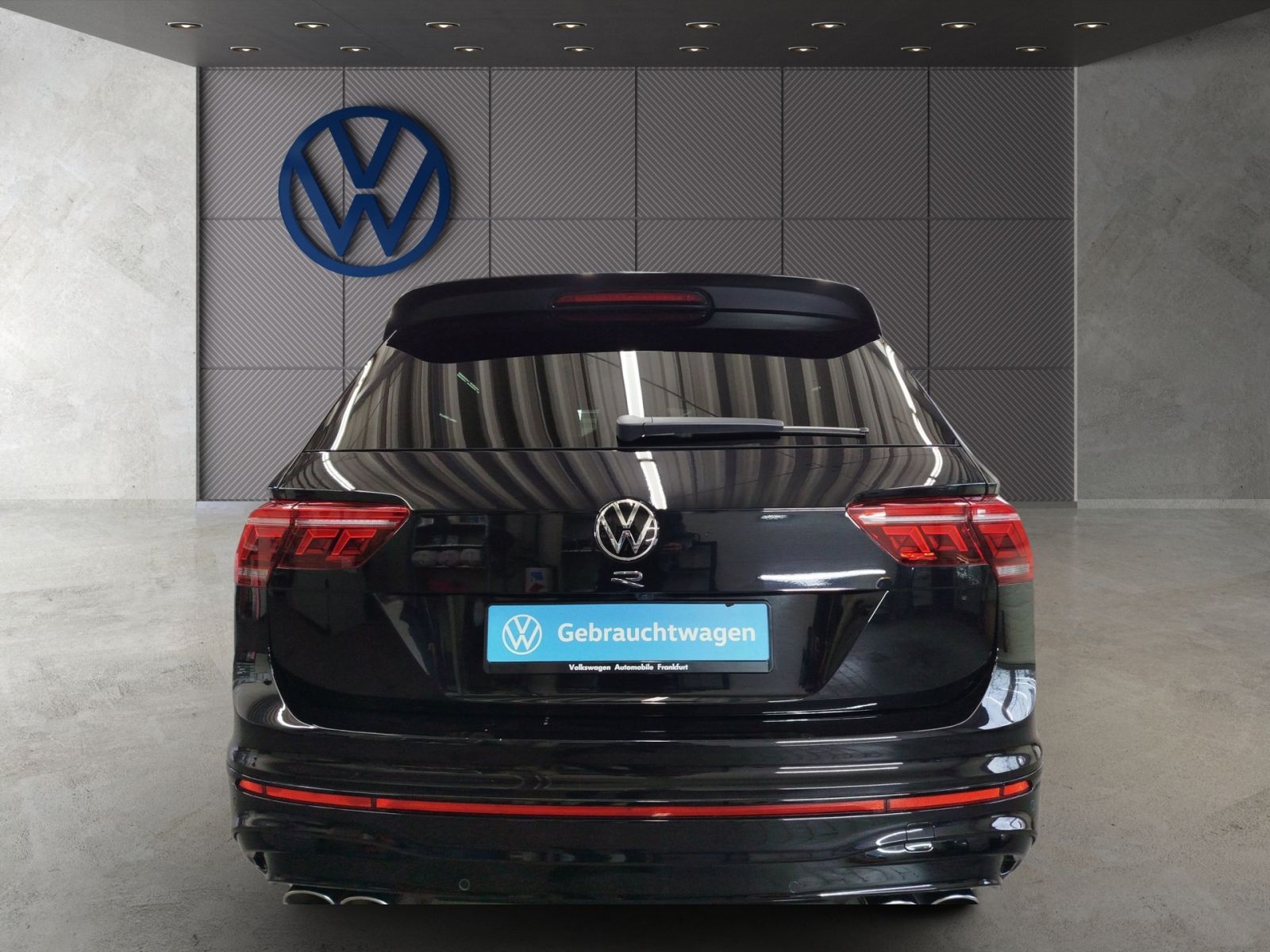 Volkswagen Tiguan 2023 г. Чёрный, пробег 21989 км