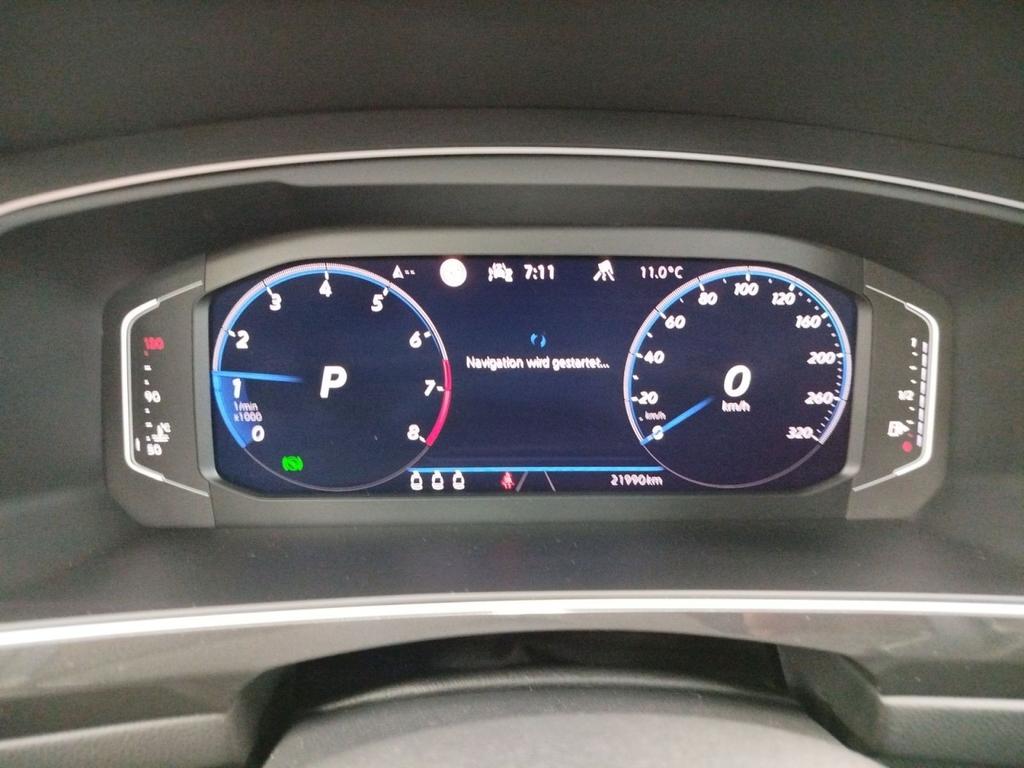 Volkswagen Tiguan 2023 г. Чёрный, пробег 21989 км