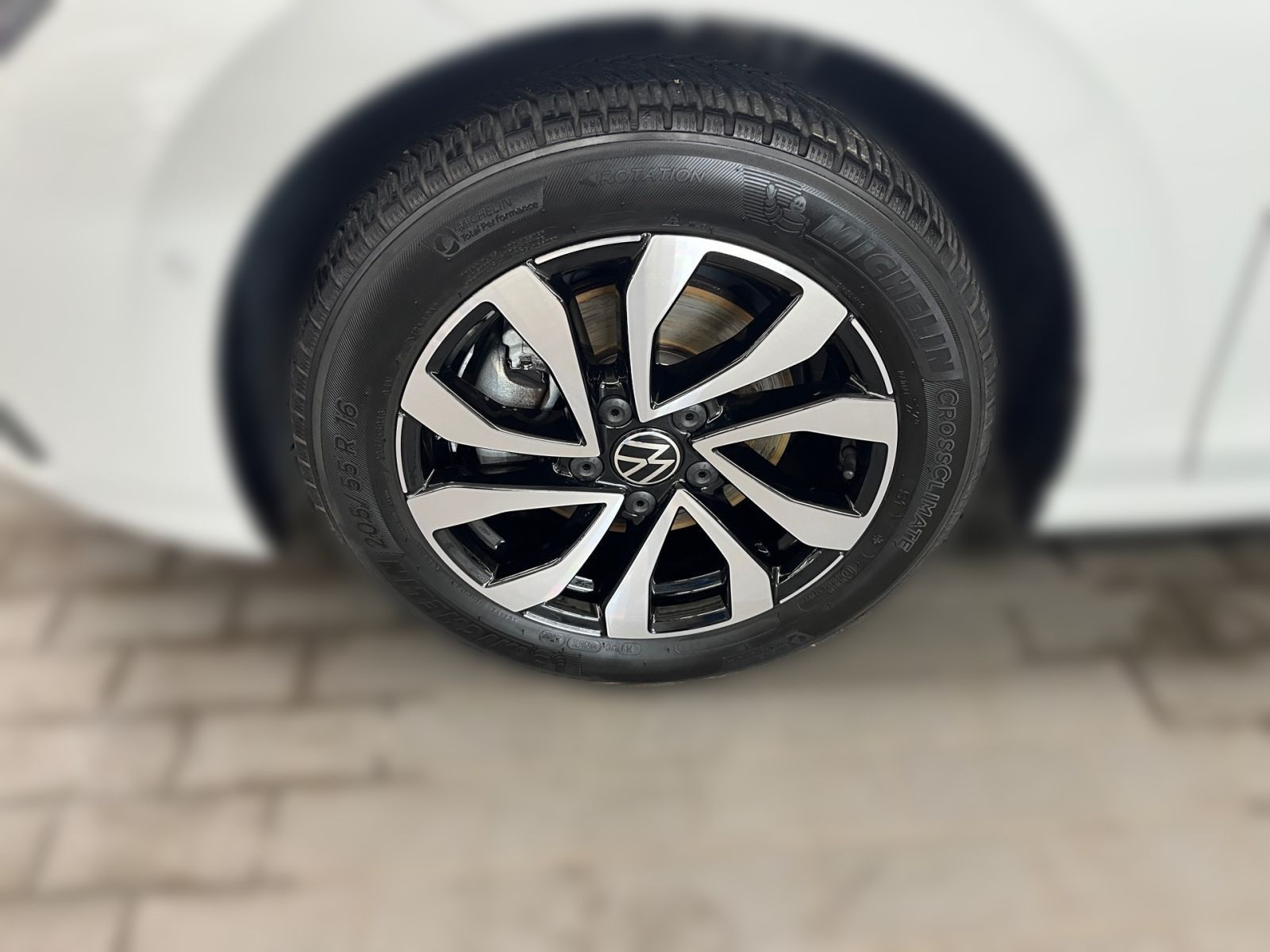 Volkswagen Golf 2022 г. Белый, пробег 40263 км