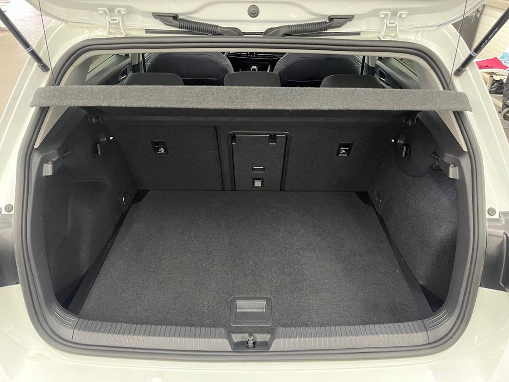 Volkswagen Golf 2022 г. Белый, пробег 40263 км