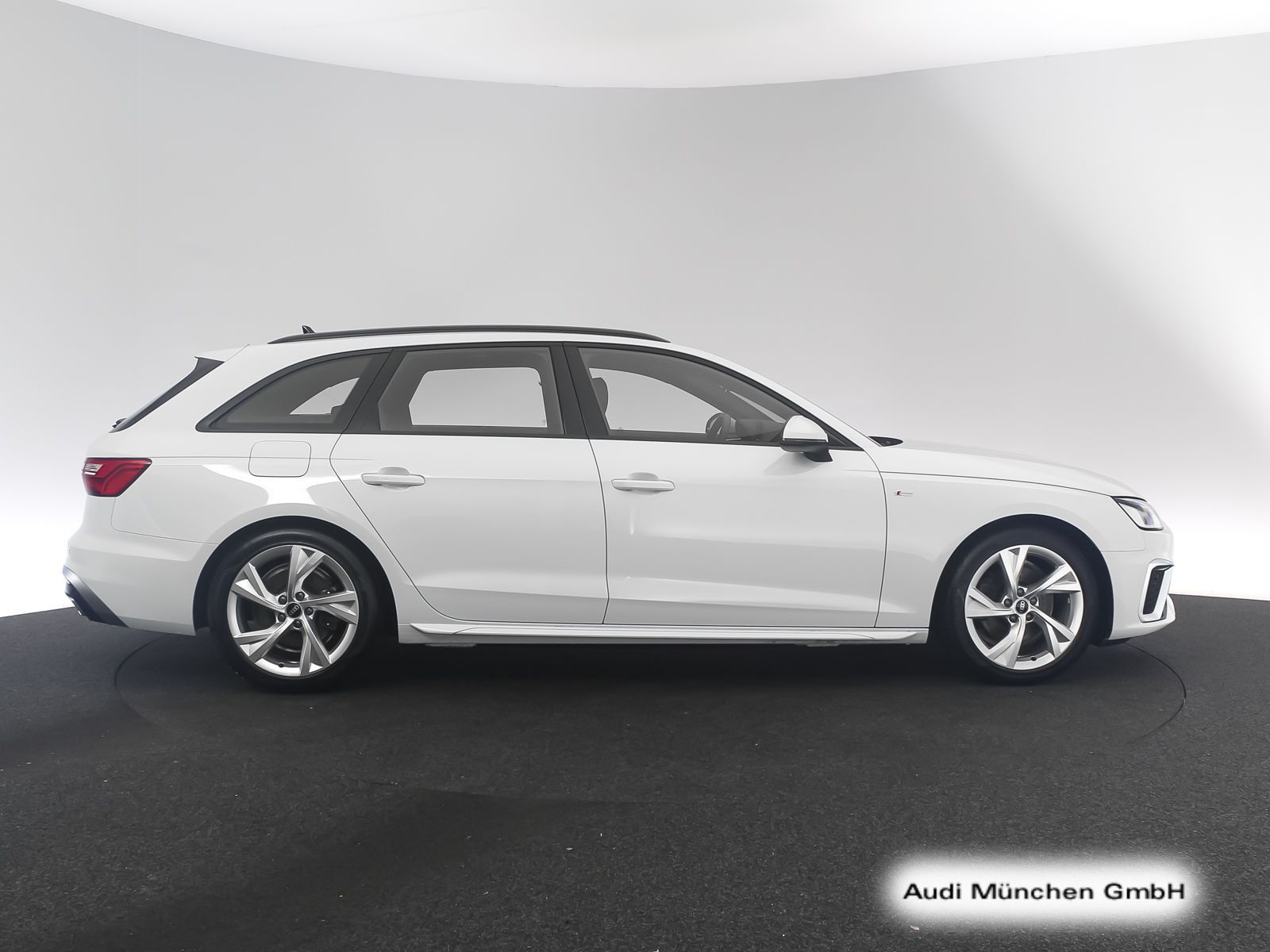 Audi A4 2023 г. Белый, пробег 32481 км