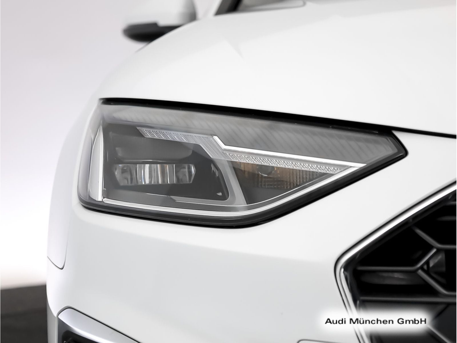 Audi A4 2023 г. Белый, пробег 32481 км