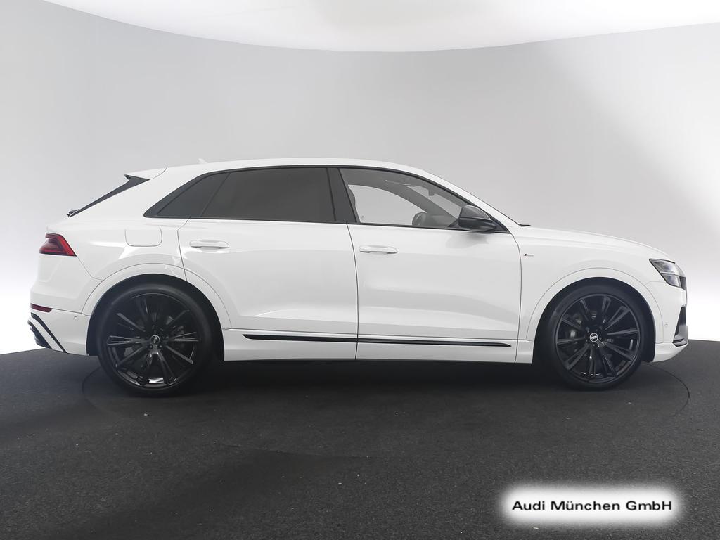 Audi Q8 2023 г. Белый, пробег 53028 км