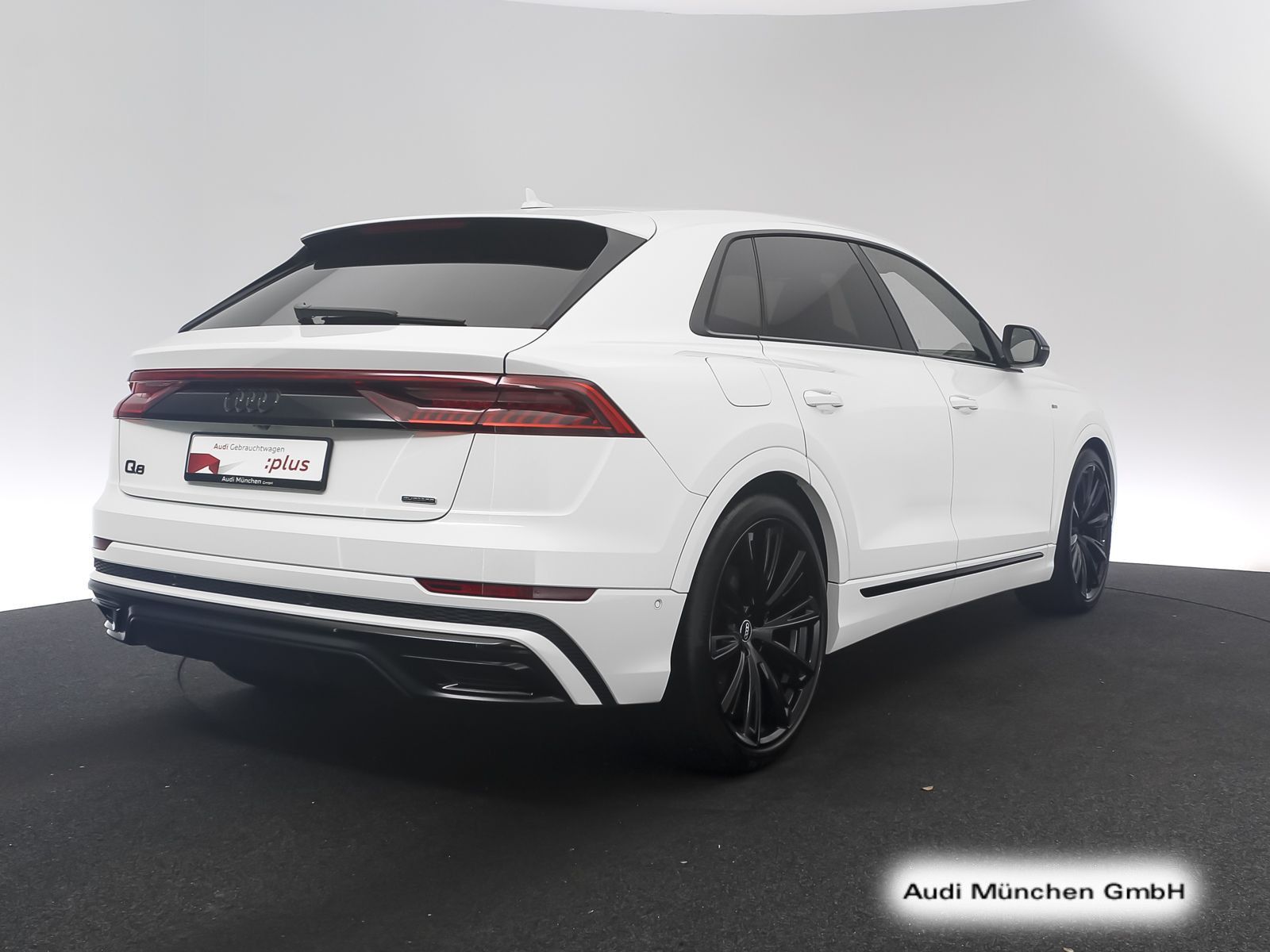Audi Q8 2023 г. Белый, пробег 53028 км