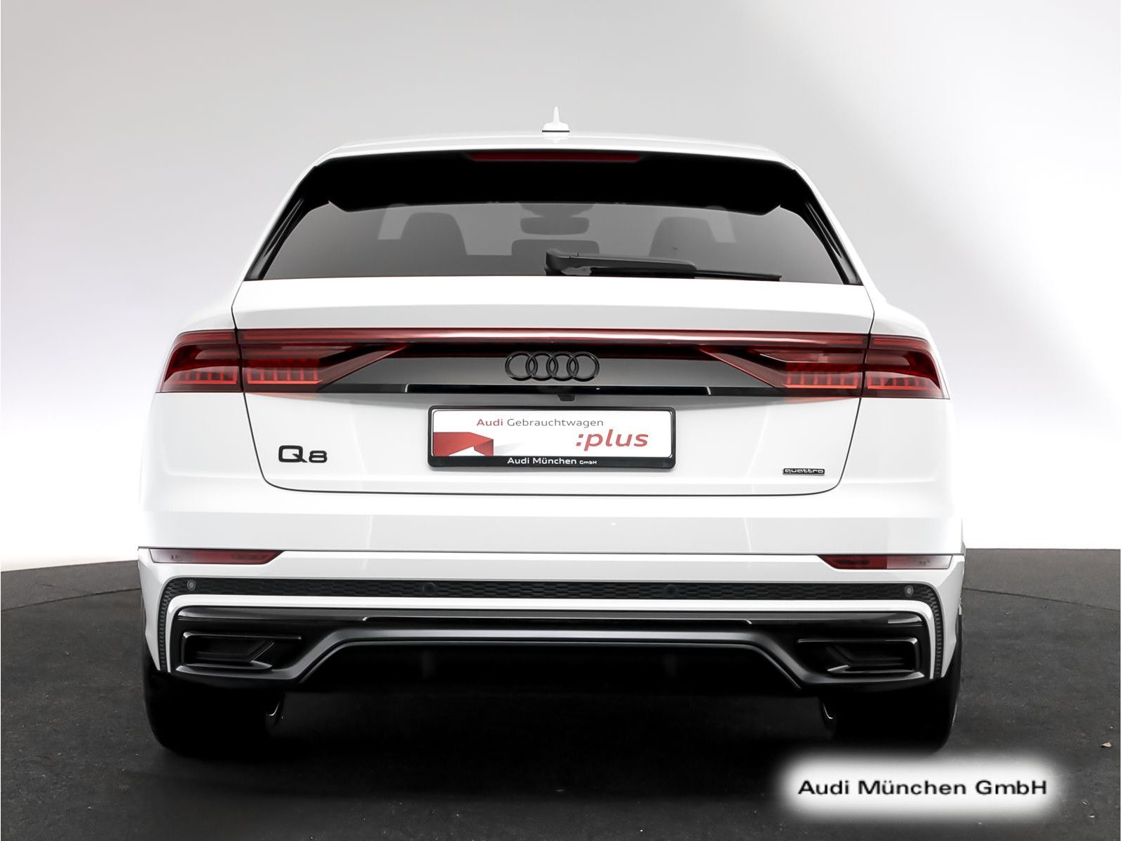 Audi Q8 2023 г. Белый, пробег 53028 км