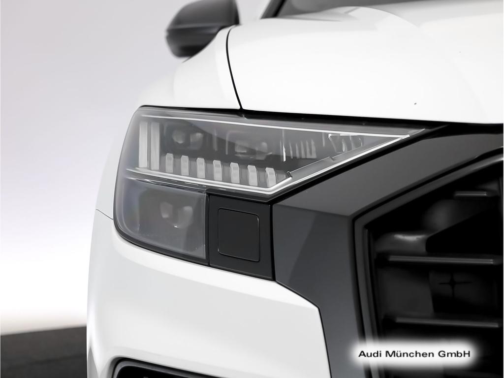 Audi Q8 2023 г. Белый, пробег 53028 км