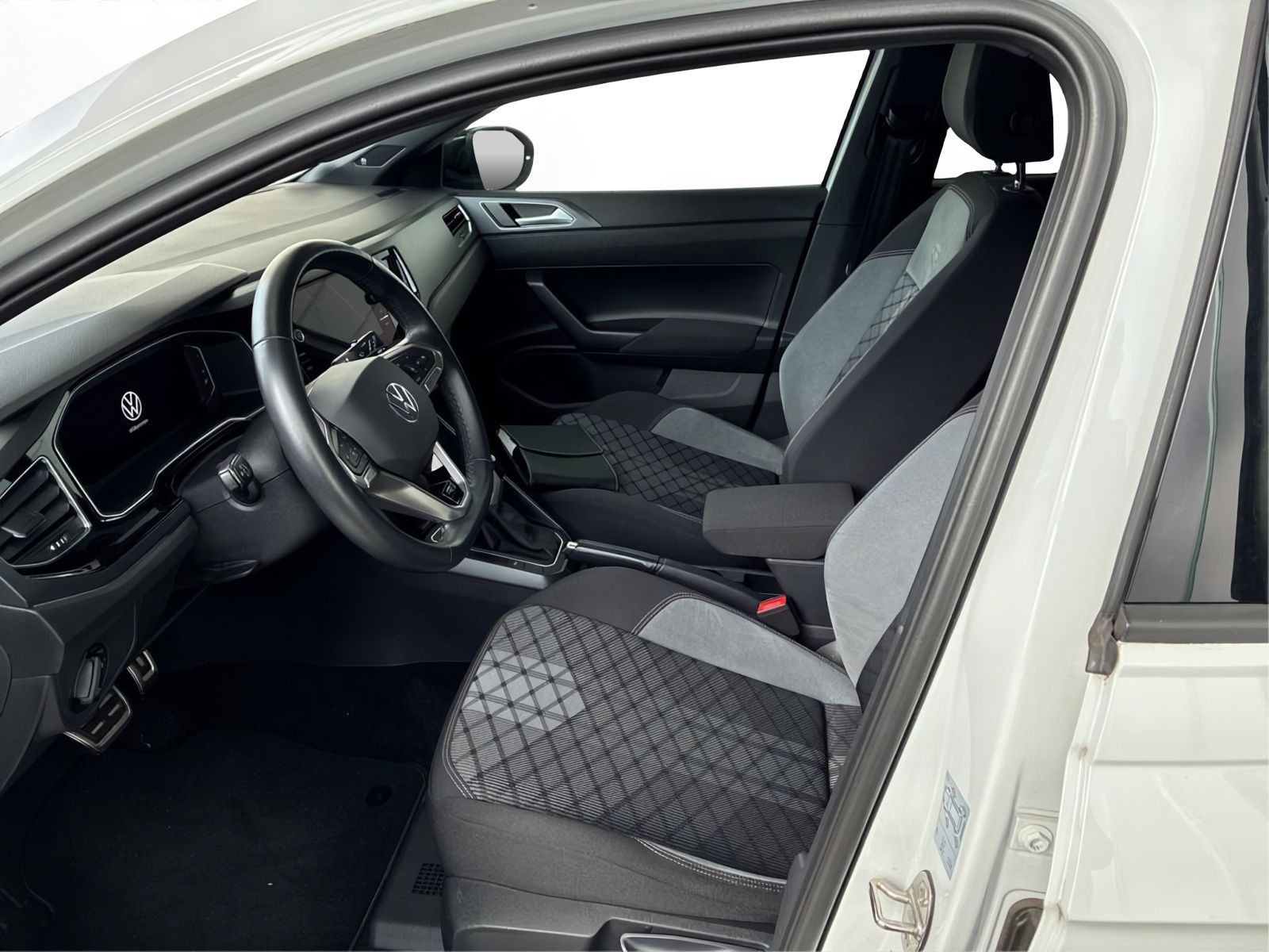 Volkswagen Taigo 2022 г. Белый, пробег 34310 км