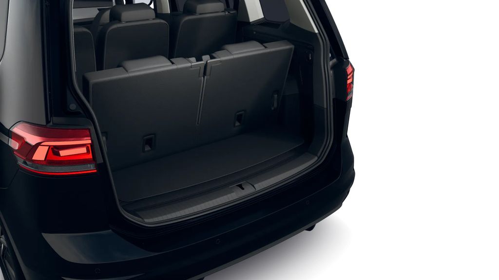 Volkswagen Touran 2025 г. Чёрный, пробег 17200 км