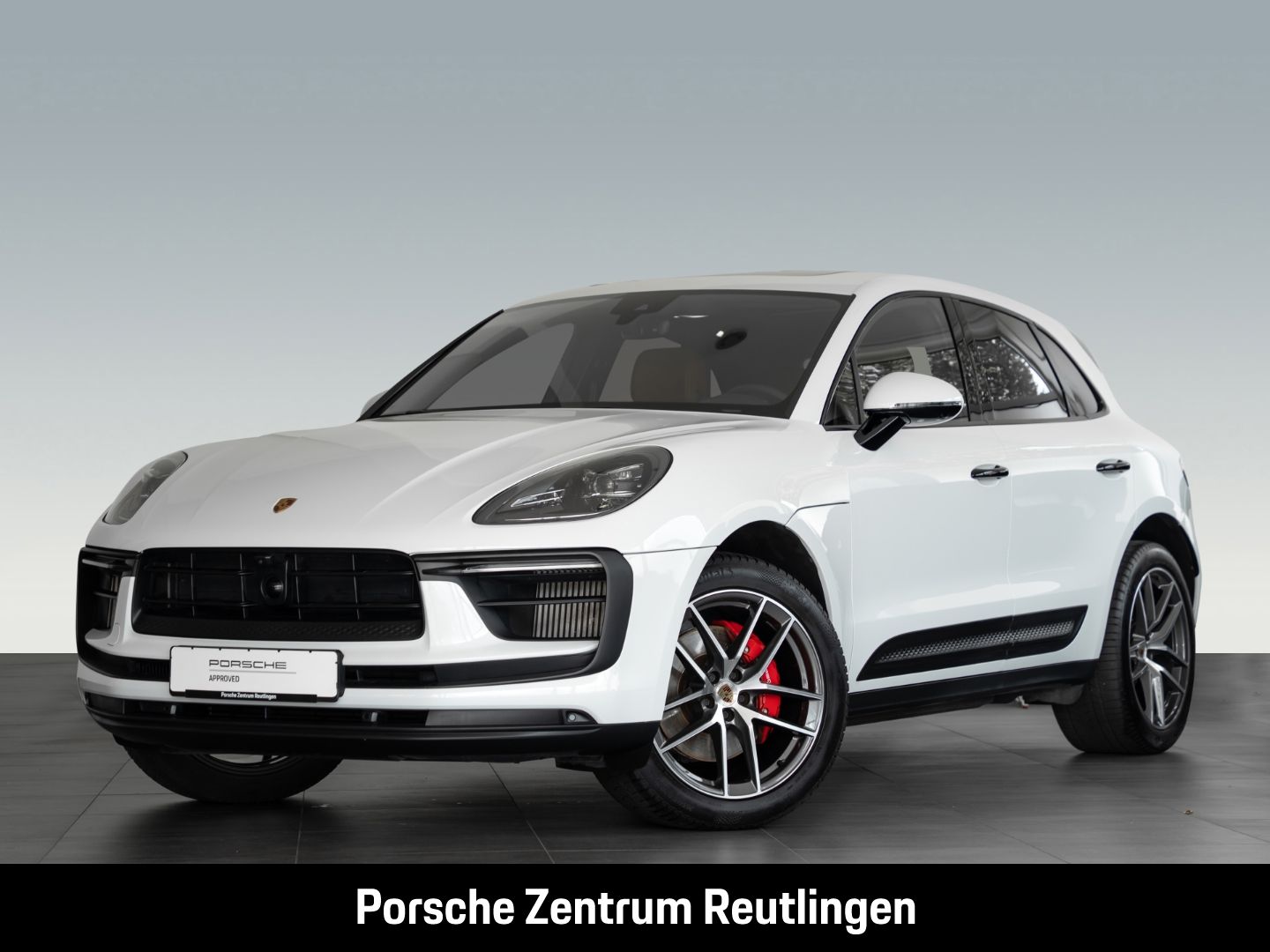 Porsche Macan 2023 г. Белый, пробег 29200 км