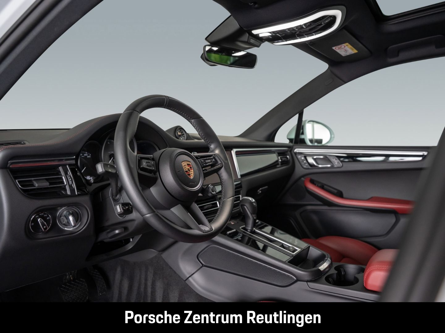 Porsche Macan 2023 г. Белый, пробег 29200 км