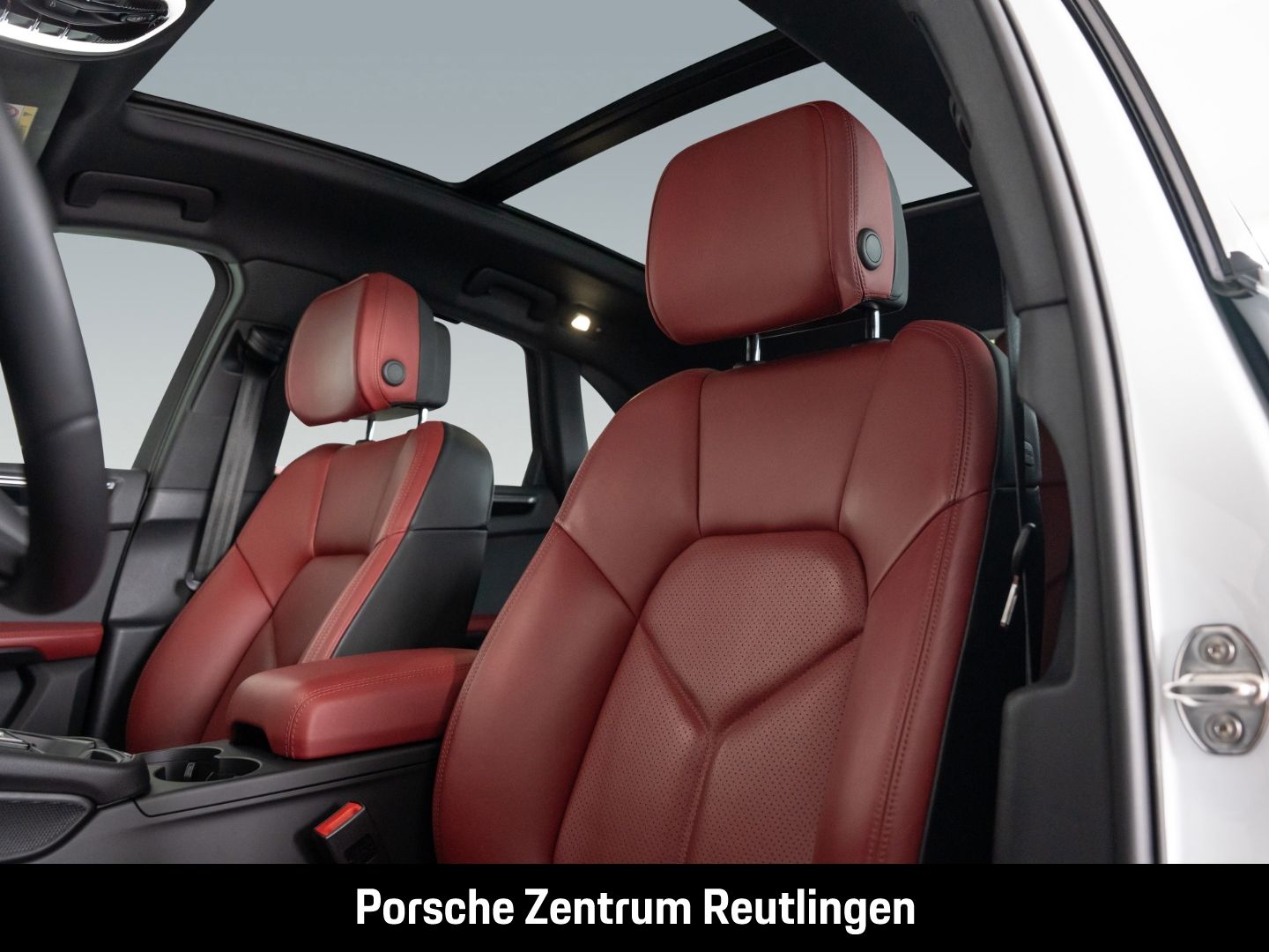 Porsche Macan 2023 г. Белый, пробег 29200 км
