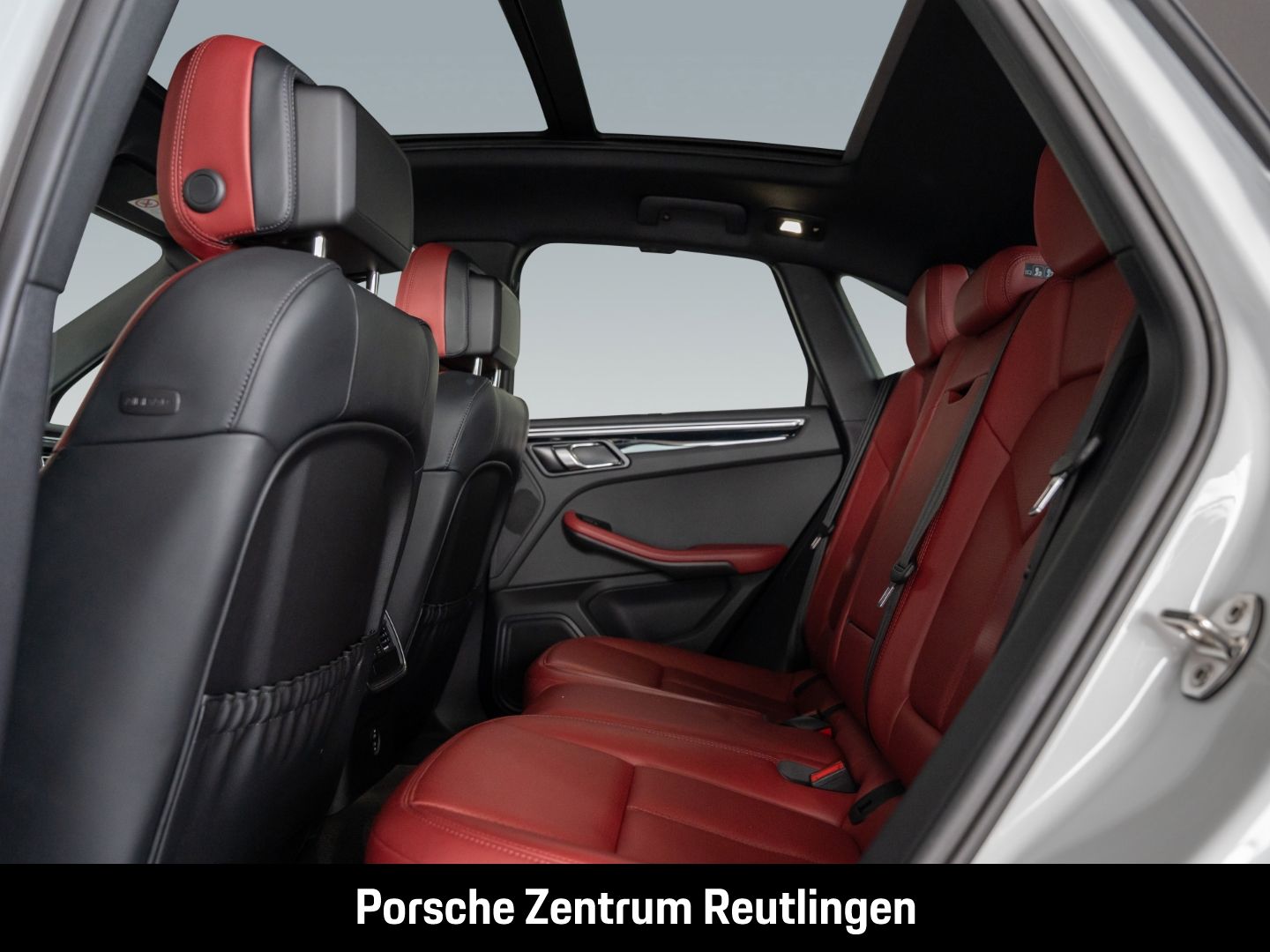Porsche Macan 2023 г. Белый, пробег 29200 км