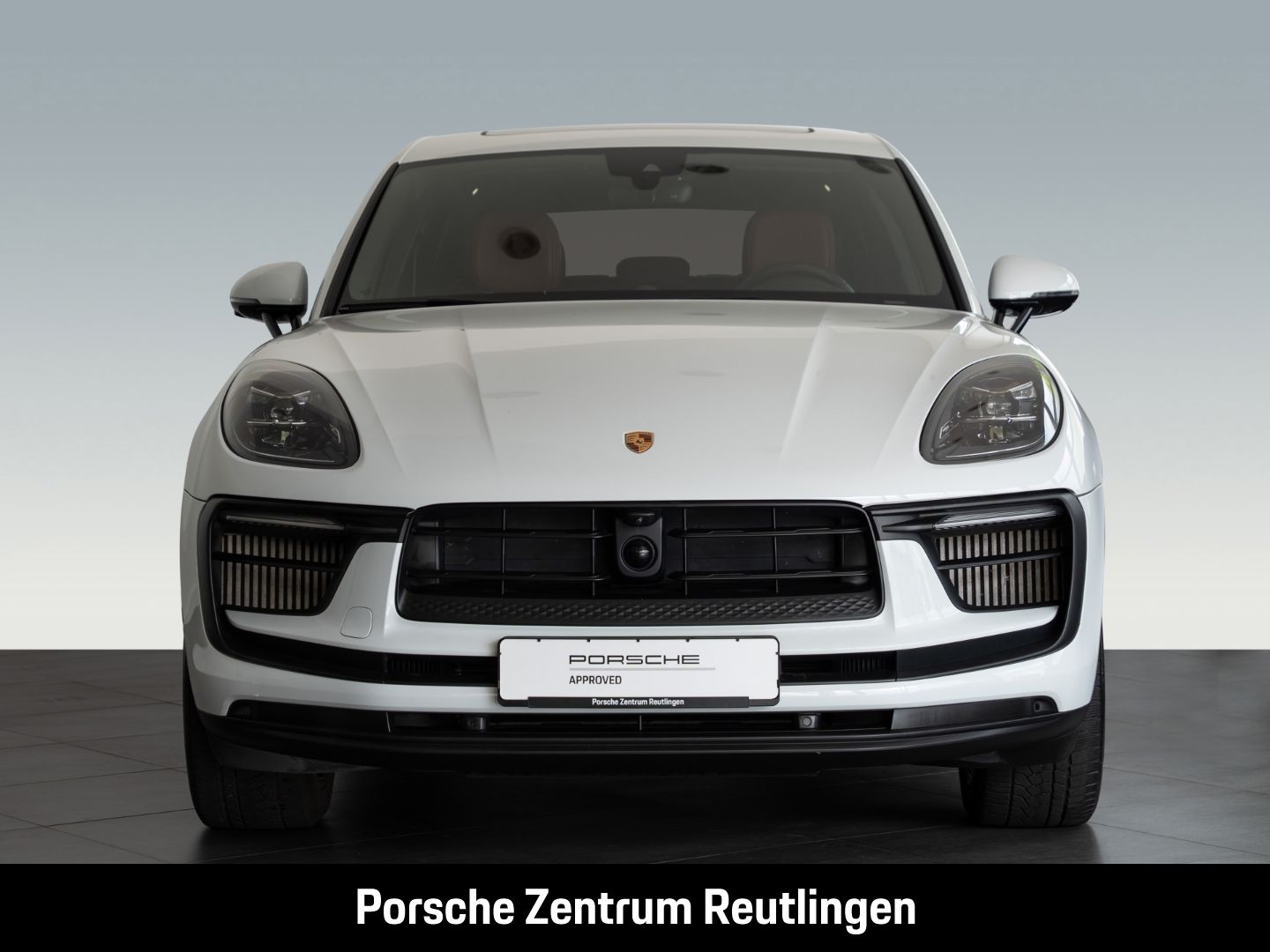 Porsche Macan 2023 г. Белый, пробег 29200 км
