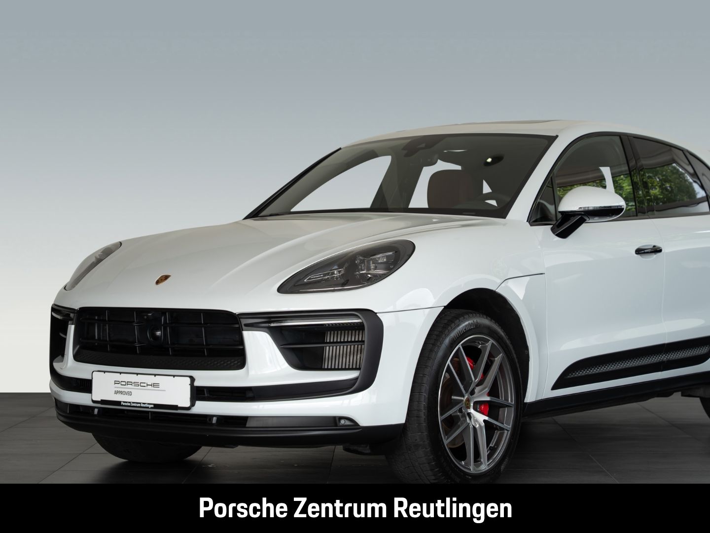 Porsche Macan 2023 г. Белый, пробег 29200 км
