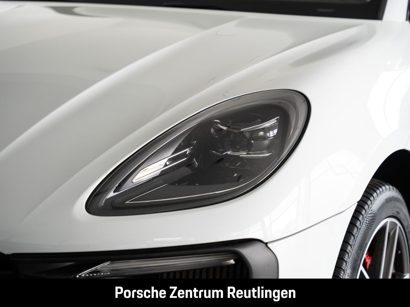 Porsche Macan 2023 г. Белый, пробег 29200 км