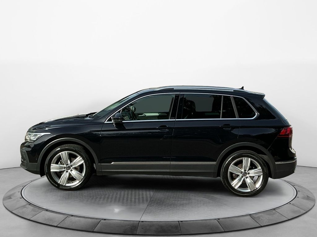 Volkswagen Tiguan 2023 г. Чёрный, пробег 42500 км