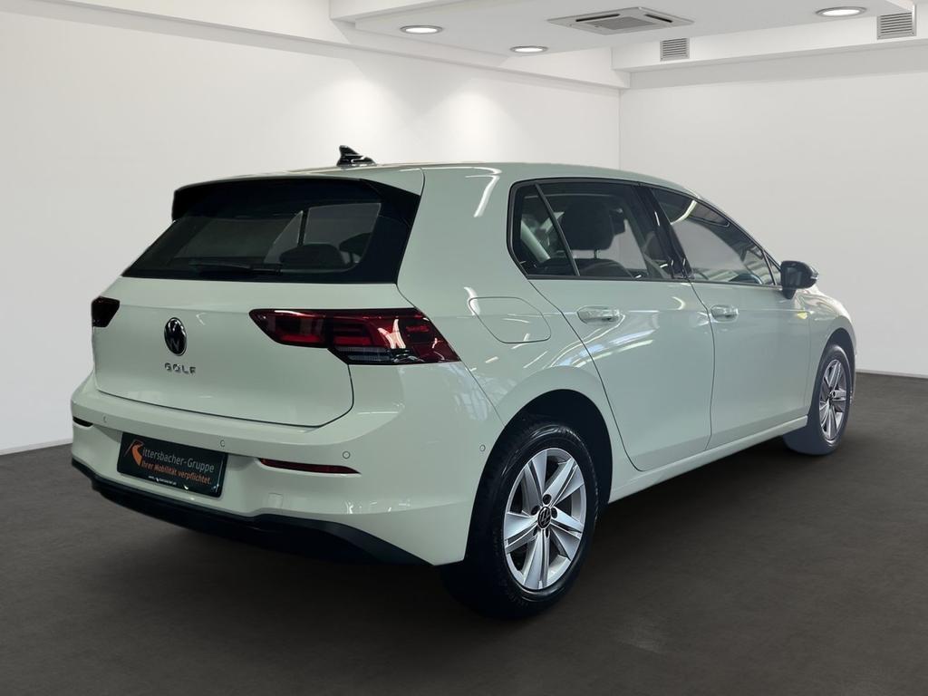 Volkswagen Golf 2023 г. Белый, пробег 42405 км