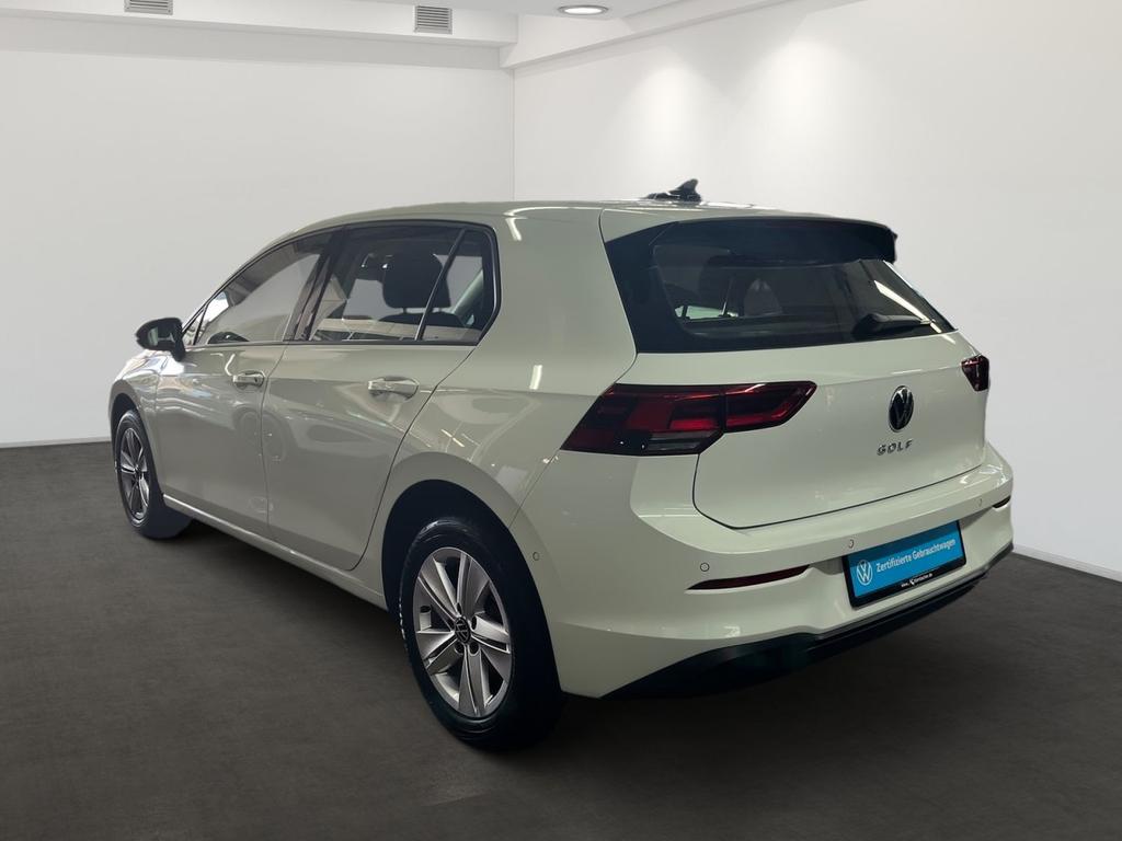 Volkswagen Golf 2023 г. Белый, пробег 42405 км