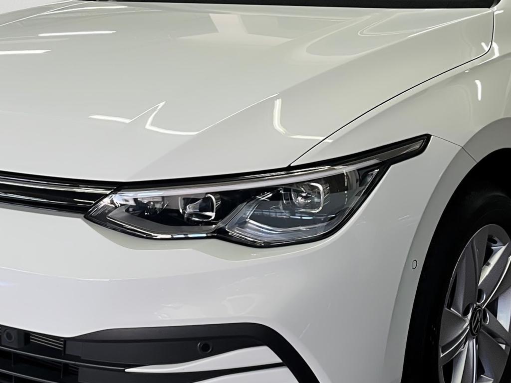 Volkswagen Golf 2023 г. Белый, пробег 42405 км