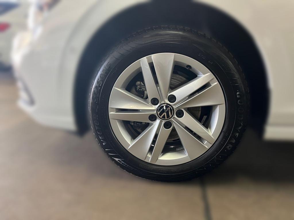 Volkswagen Golf 2023 г. Белый, пробег 42405 км