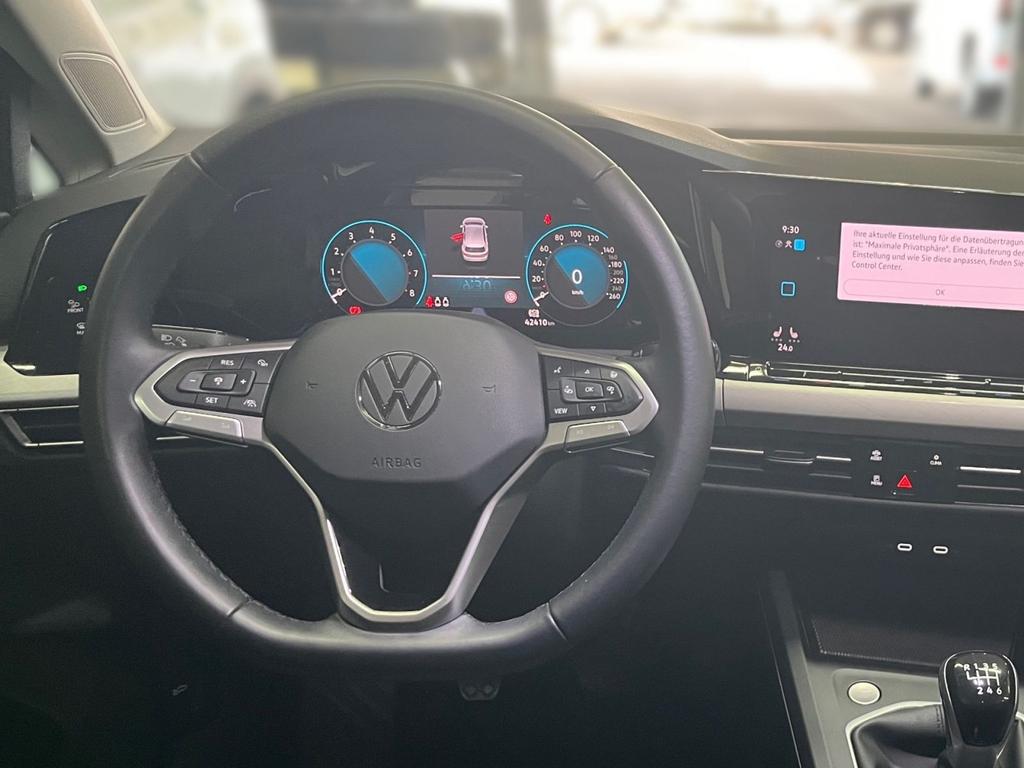 Volkswagen Golf 2023 г. Белый, пробег 42405 км