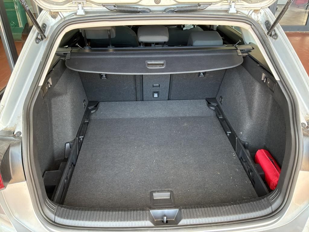 Volkswagen Golf 2023 г. Серебристый, пробег 53549 км