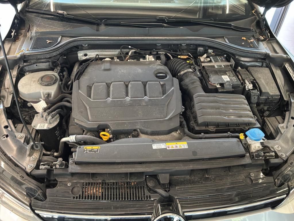 Volkswagen Golf 2023 г. Серебристый, пробег 53549 км