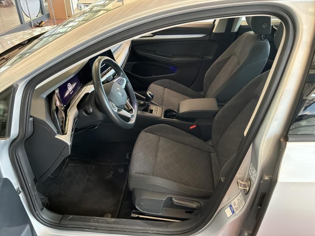 Volkswagen Golf 2023 г. Серебристый, пробег 53549 км