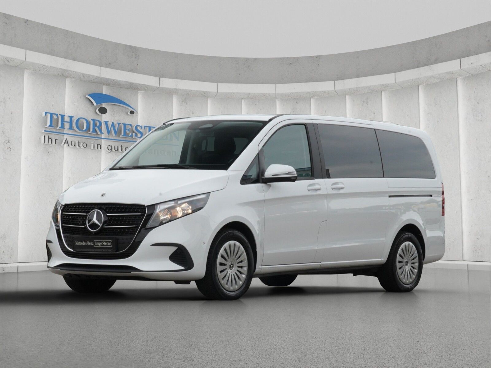 Mercedes-Benz V 220 2024 г. Белый, пробег 28140 км