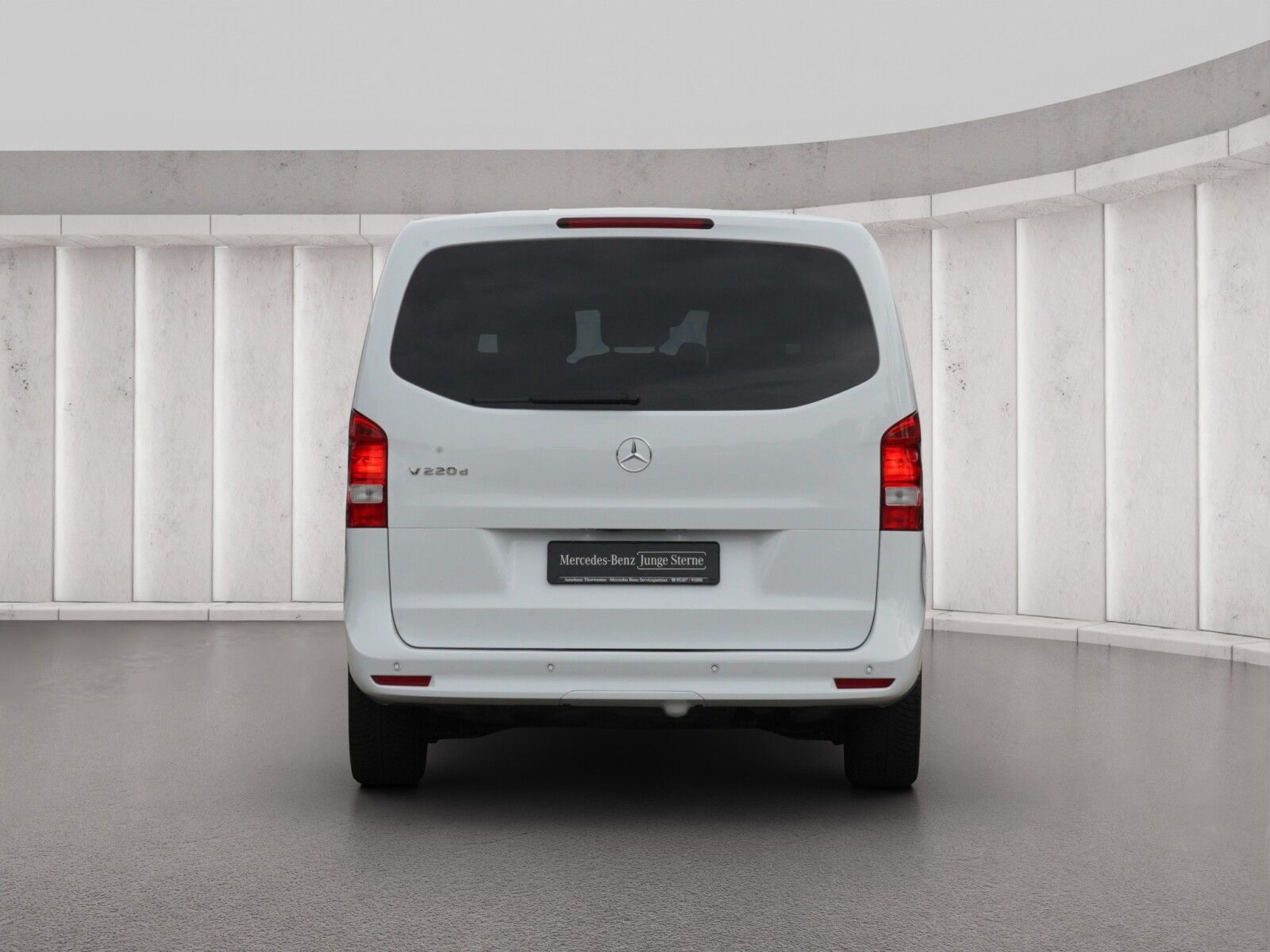 Mercedes-Benz V 220 2024 г. Белый, пробег 28140 км