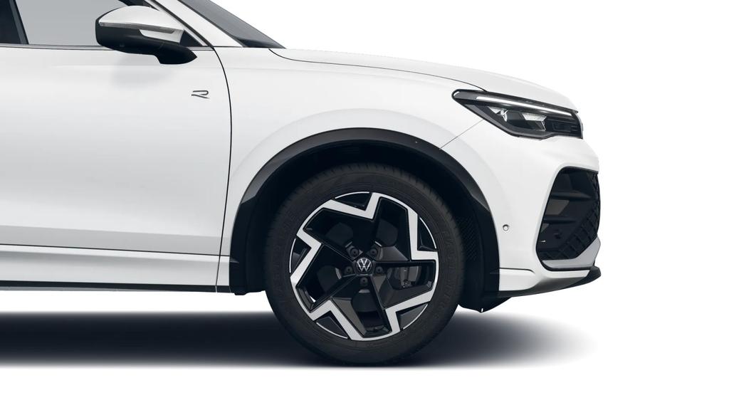 Volkswagen Tiguan 2025 г. Белый, пробег 7004 км