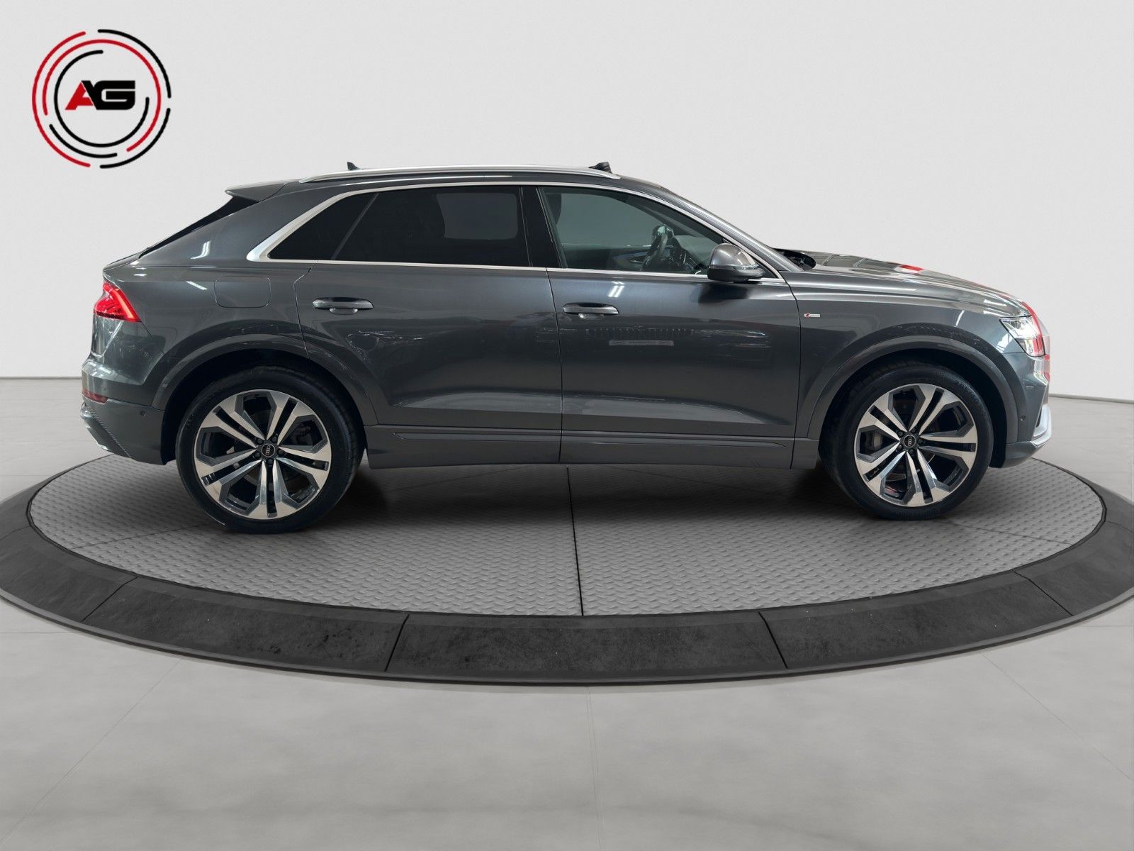 Audi Q8 2023 г. Серый, пробег 24800 км
