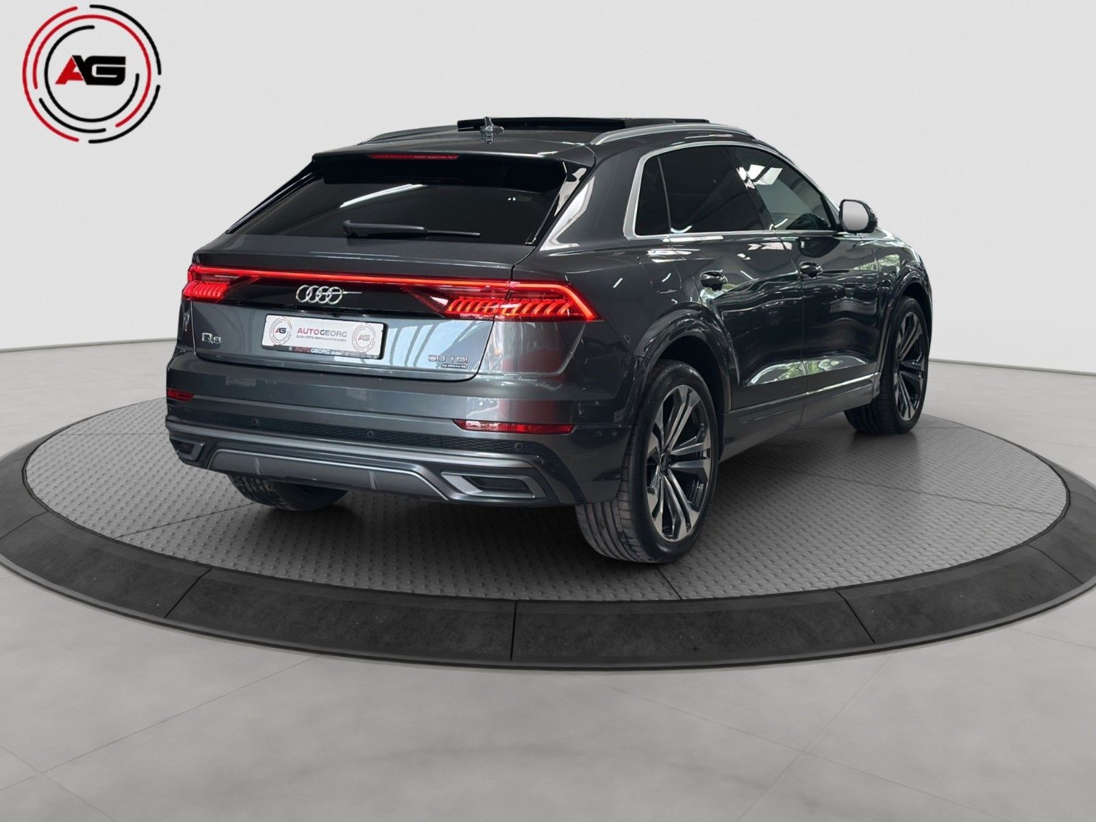 Audi Q8 2023 г. Серый, пробег 24800 км