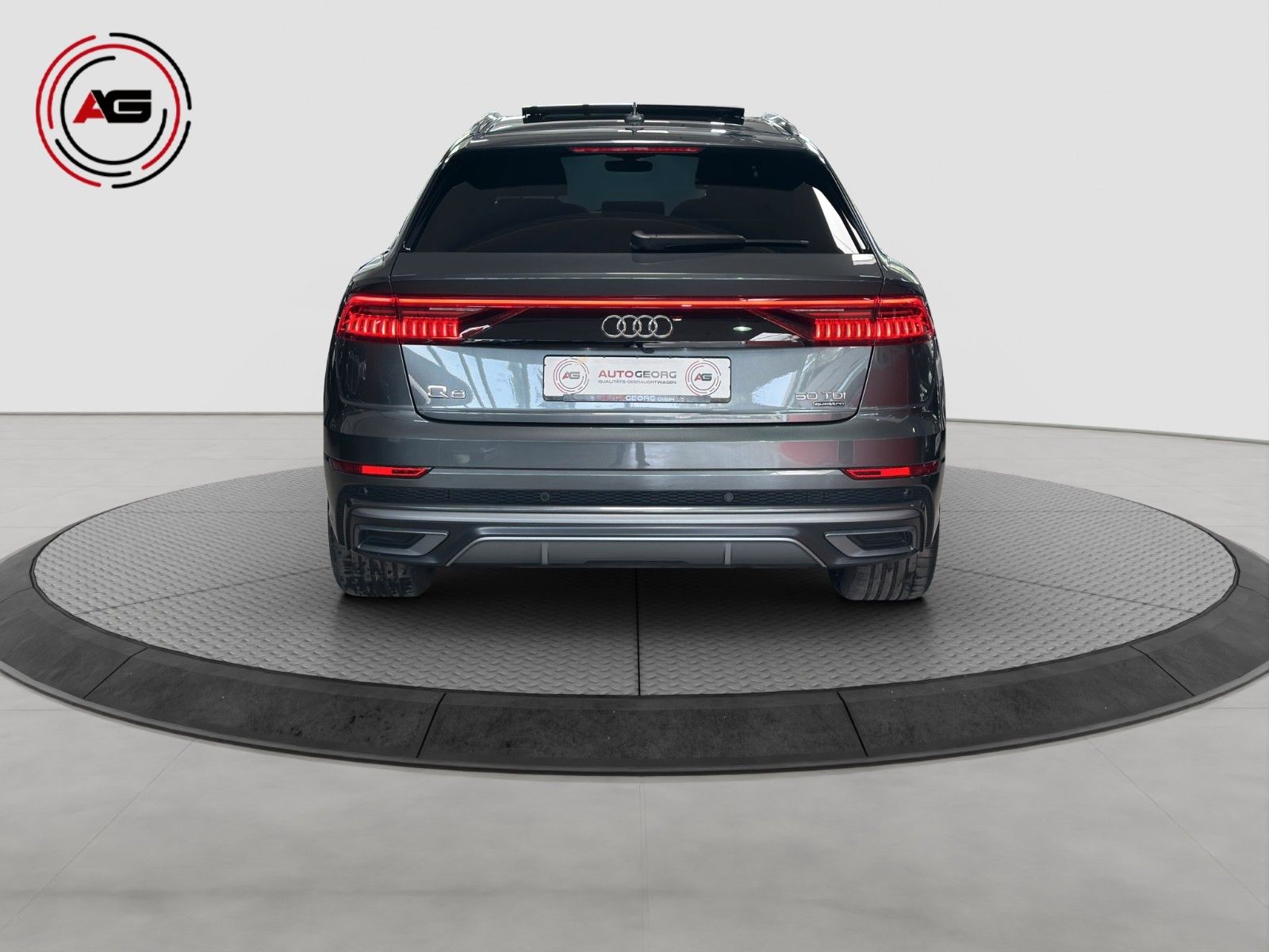 Audi Q8 2023 г. Серый, пробег 24800 км