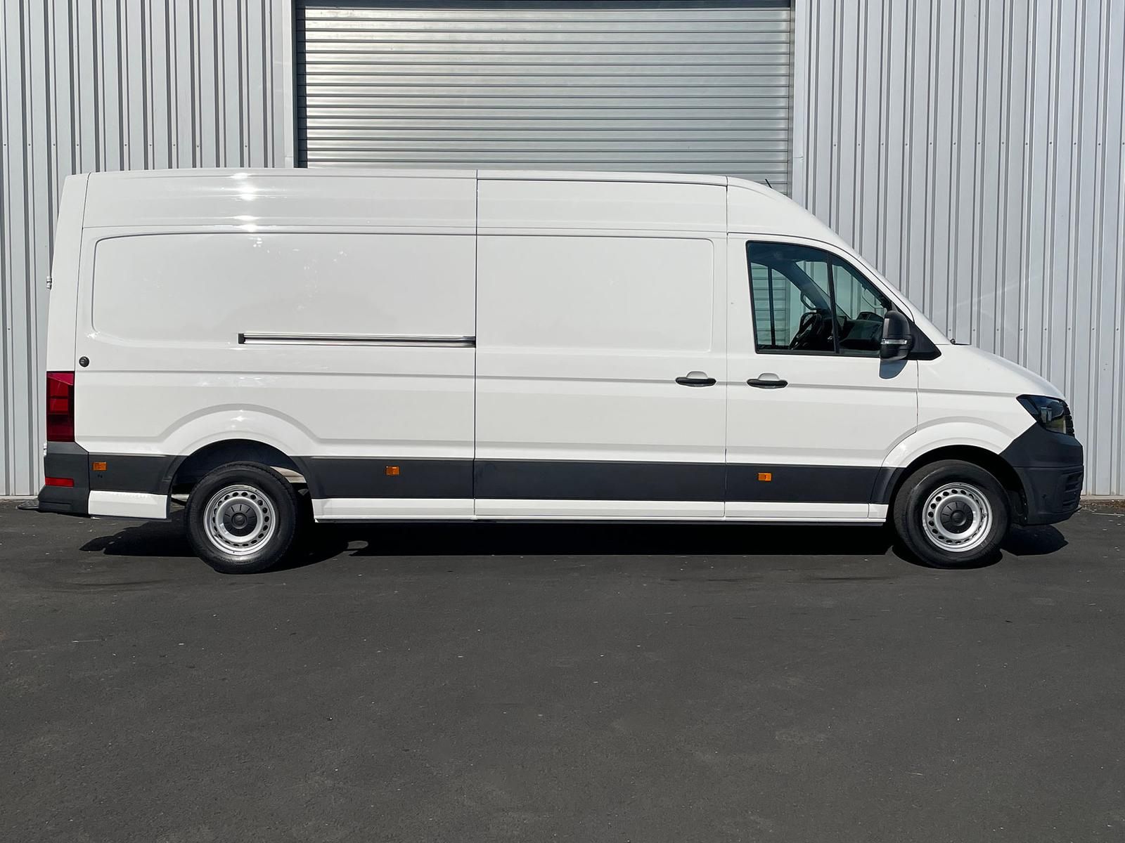 Volkswagen CRAFTER 2025 г. Белый, пробег 35000 км