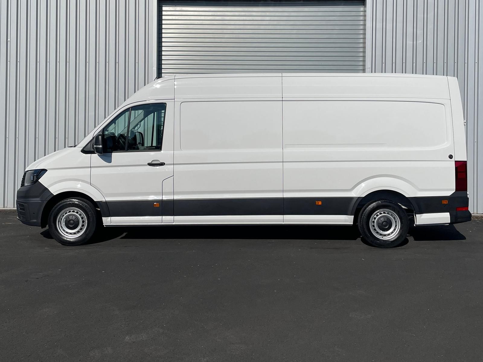 Volkswagen CRAFTER 2025 г. Белый, пробег 35000 км