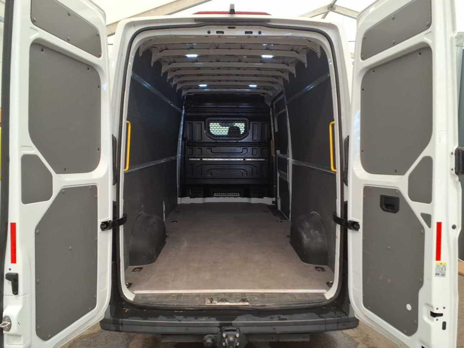 Volkswagen CRAFTER 2025 г. Белый, пробег 35000 км
