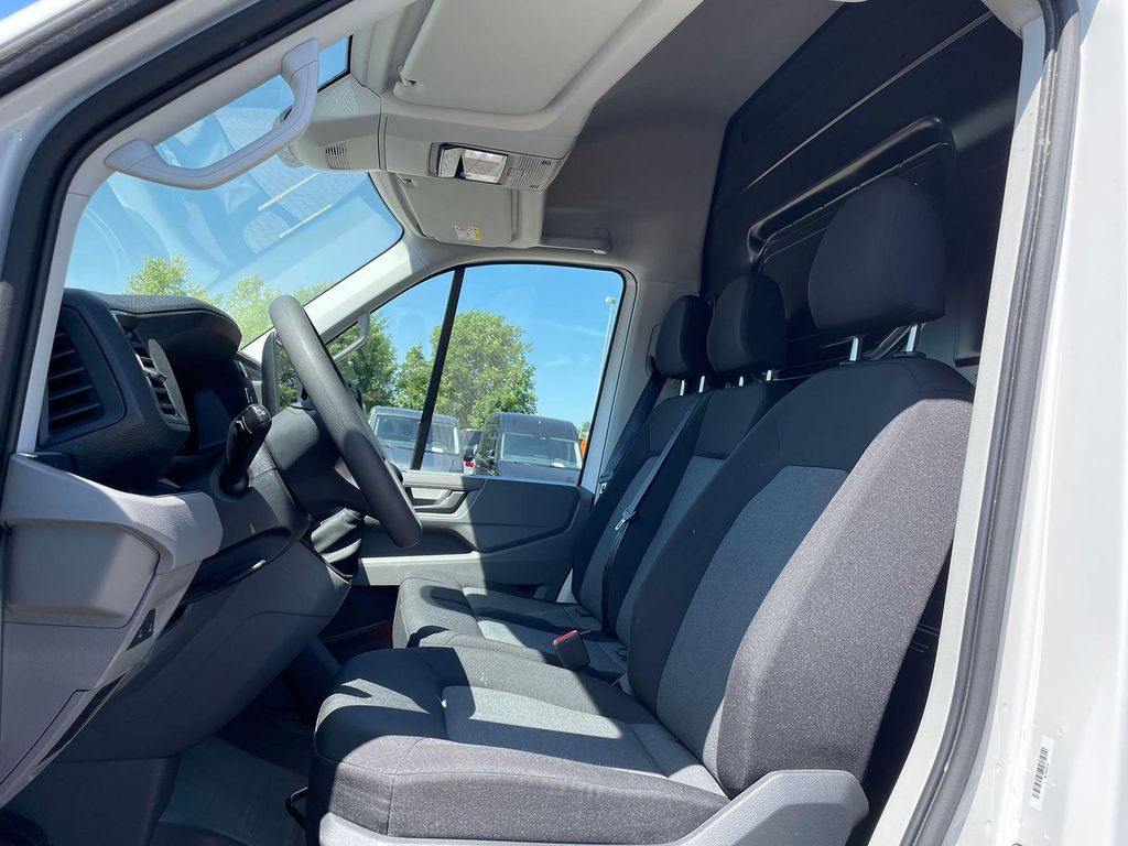 Volkswagen CRAFTER 2025 г. Белый, пробег 35000 км