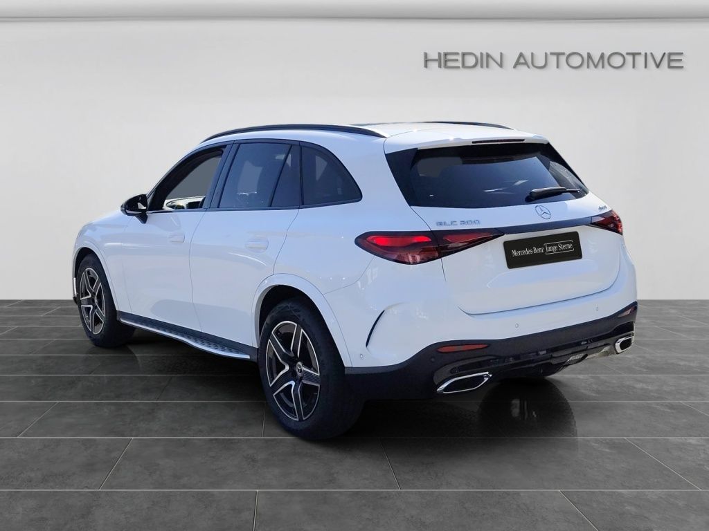 Mercedes-Benz GLC 200 2025 г. Белый, пробег 10816 км
