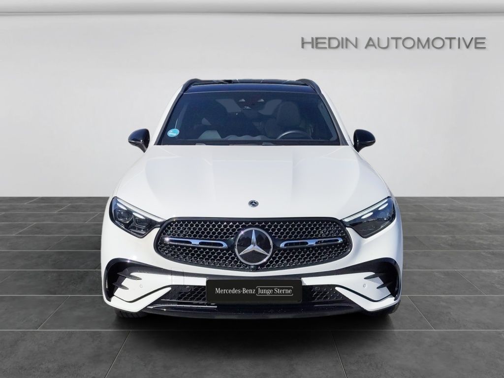 Mercedes-Benz GLC 200 2025 г. Белый, пробег 10816 км