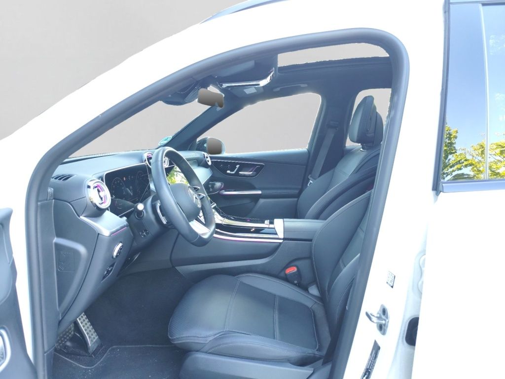 Mercedes-Benz GLC 200 2025 г. Белый, пробег 10816 км