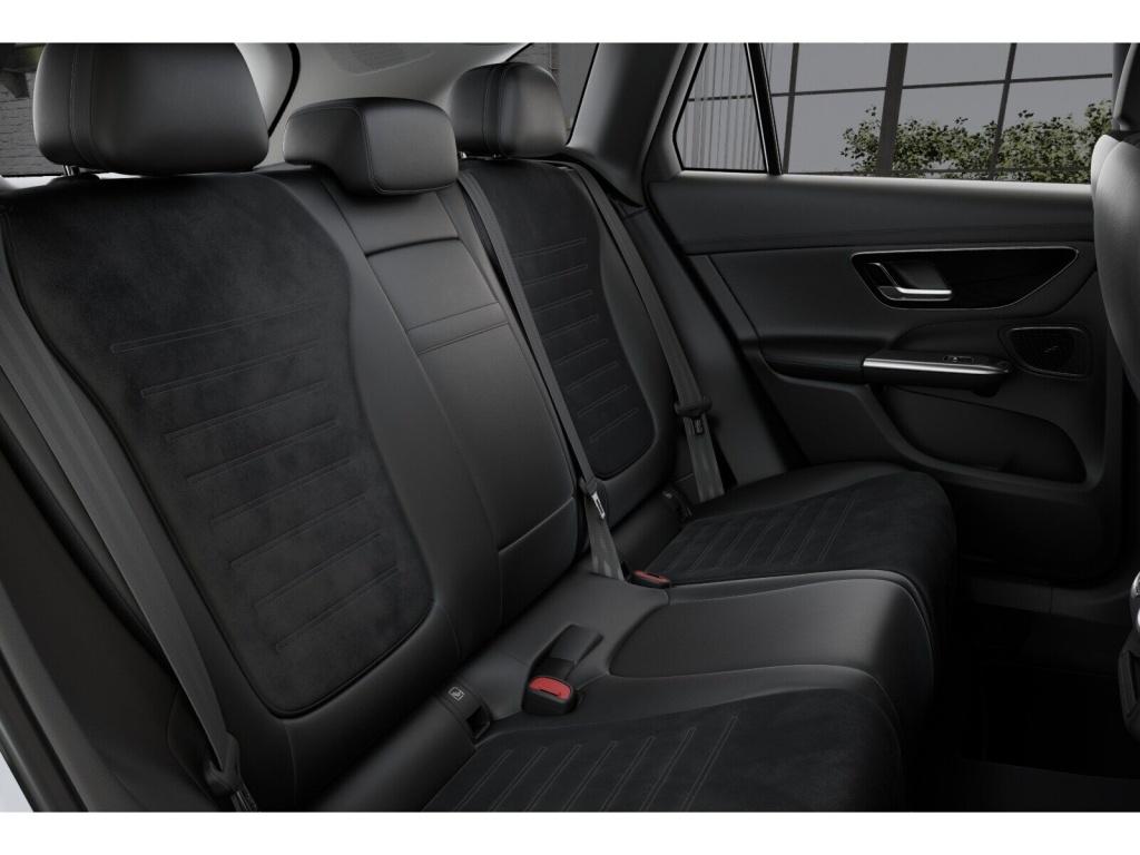 Mercedes-Benz GLC 200 2026 г. Белый, пробег 6828 км