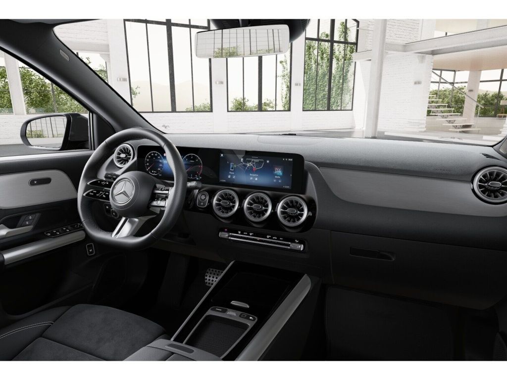 Mercedes-Benz GLA 220 2025 г. Чёрный, пробег 27726 км