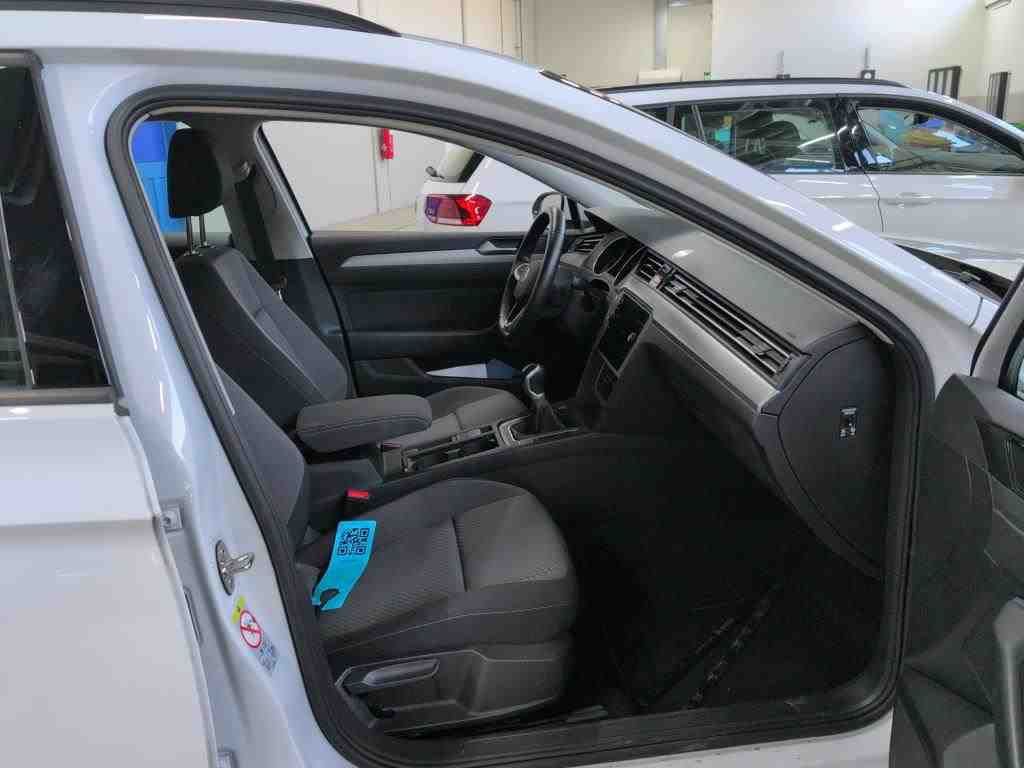 Volkswagen PASSAT VARIANT 2023 г. Белый, пробег 33196 км