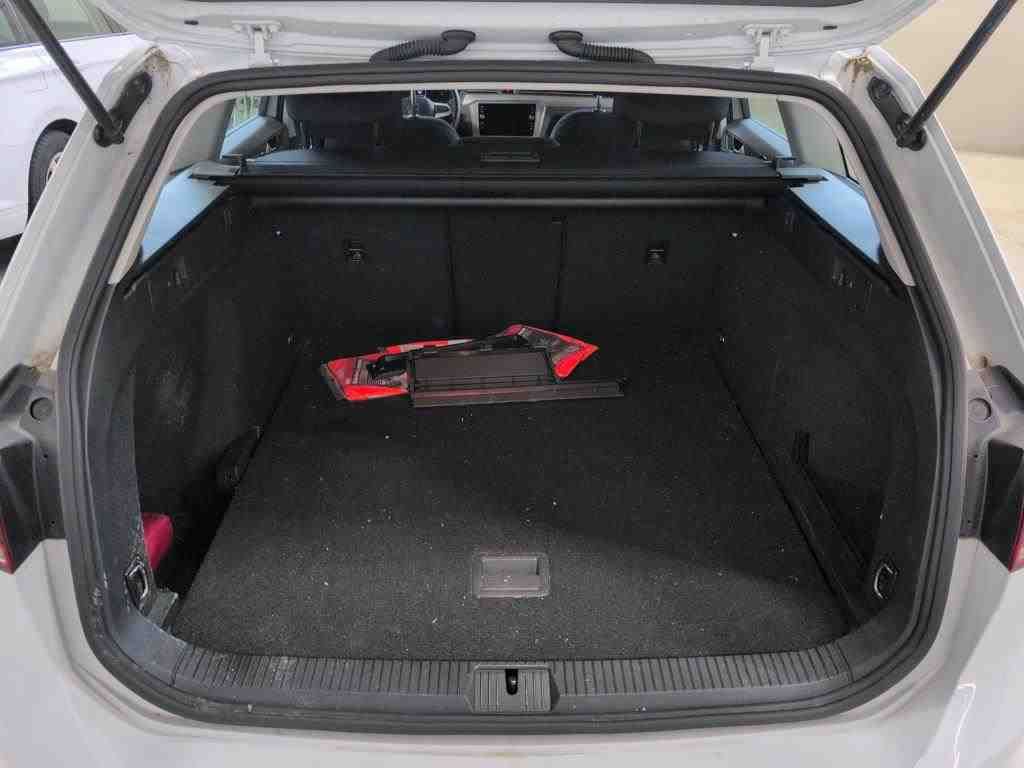 Volkswagen PASSAT VARIANT 2023 г. Белый, пробег 33196 км