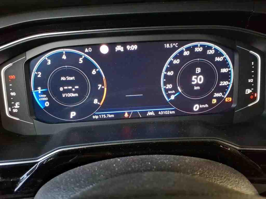 Volkswagen Taigo 2024 г. Белый, пробег 43102 км