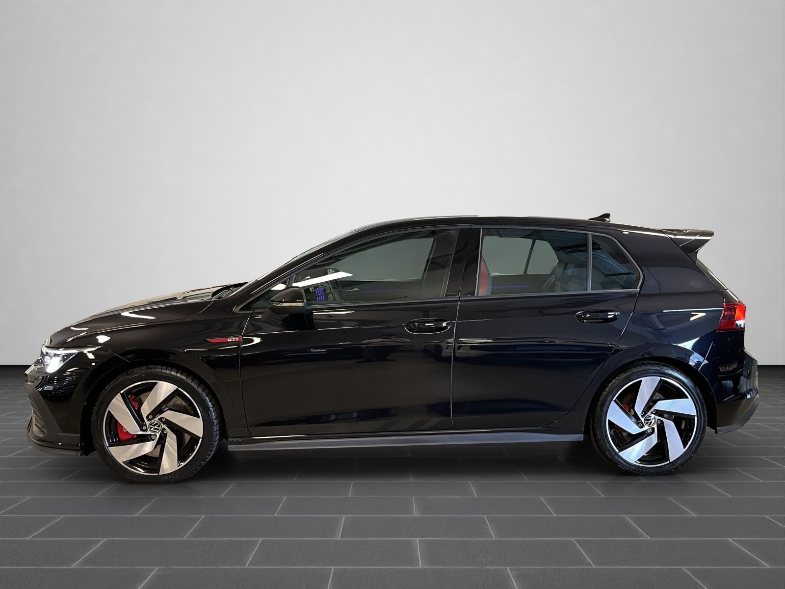 Volkswagen Golf 2022 г. Чёрный, пробег 6995 км