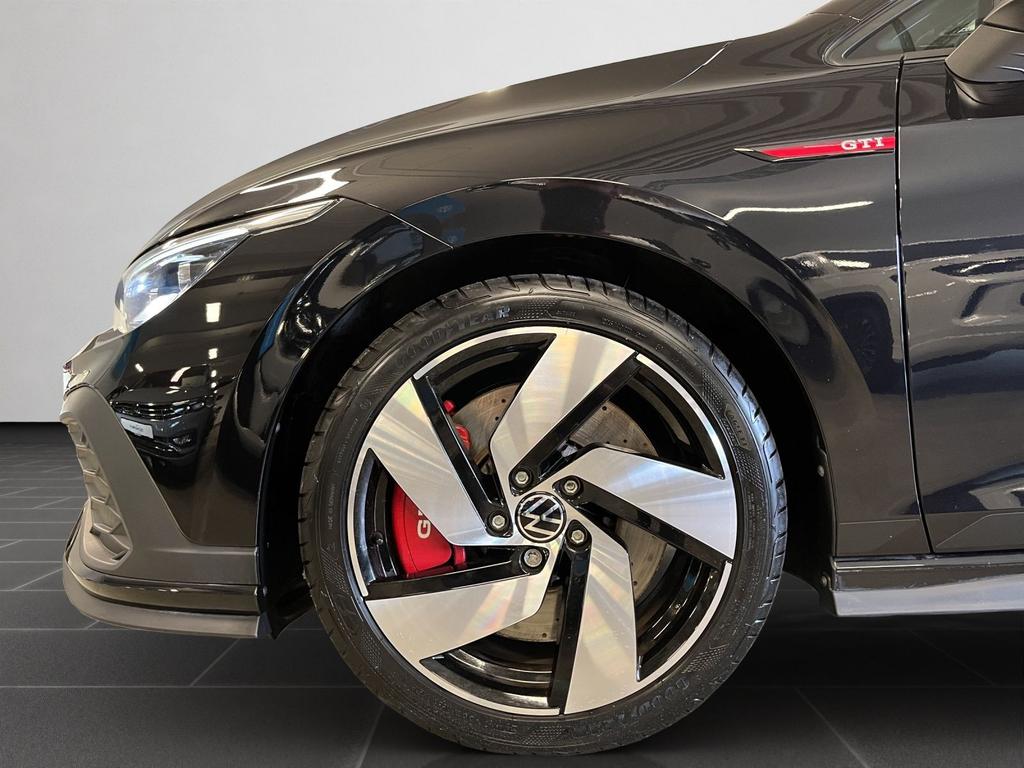 Volkswagen Golf 2022 г. Чёрный, пробег 6995 км