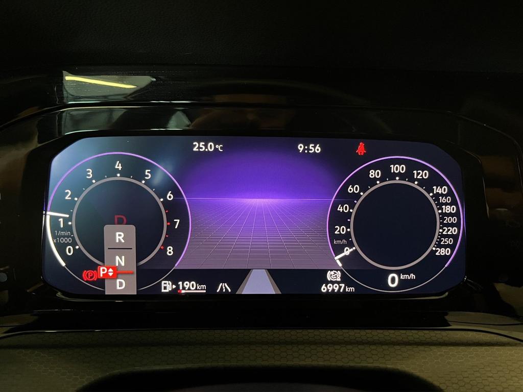Volkswagen Golf 2022 г. Чёрный, пробег 6995 км